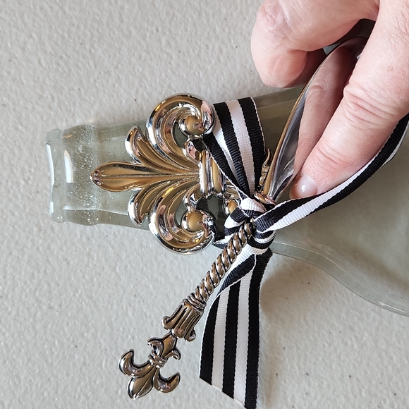 Fluer-de-lis glass Chesse Plate Bottle w/Knife Cheese Board - Picture 2 of 3